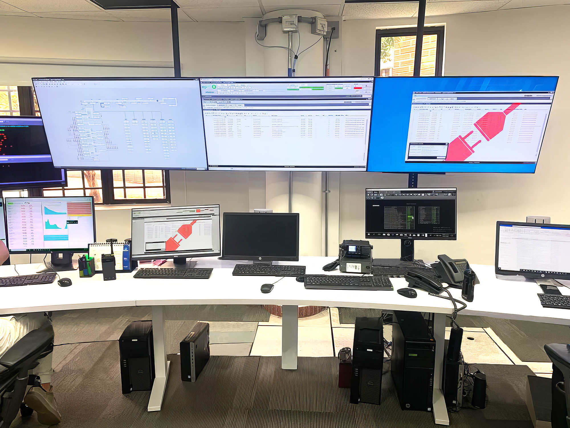 EPM uses the videowall in their remodeled NOC to assist with monitoring and management of the electricity grid and natural gas infrastructure for the country of Colombia.