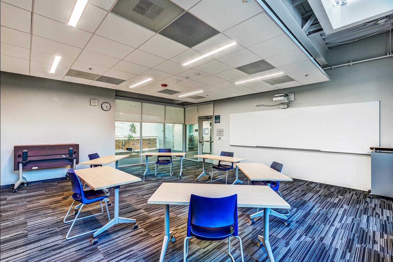 Expansive display options facilitate collaboration, regardless of furniture arrangement.