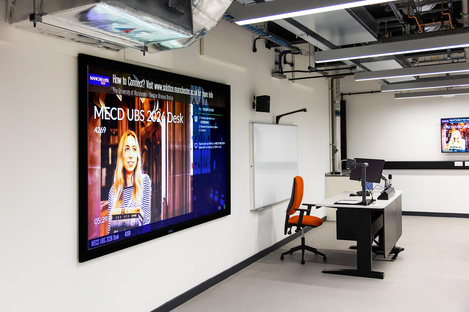 The small Meet & Teach rooms provide at least one display and an AV system based on an Extron <nobr>SW HD 4K PLUS 4K/60 HDMI switcher</nobr>. Intuitive AV system control is provided by an Extron <nobr>TouchLink Pro</nobr> touchpanel or Network Button Panel.