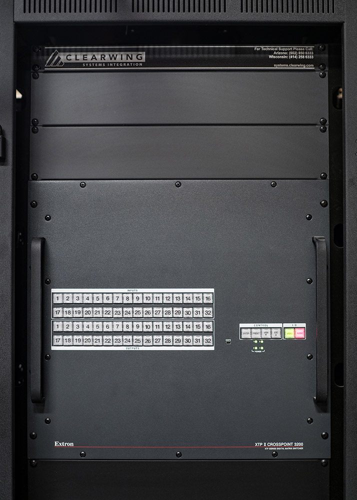 An Extron XTP II CrossPoint 3200 modular matrix switcher accepts and converts 3D-SDI source video for routing, along with audio and control signals, over the Ark’s fiber optic cable infrastructure.