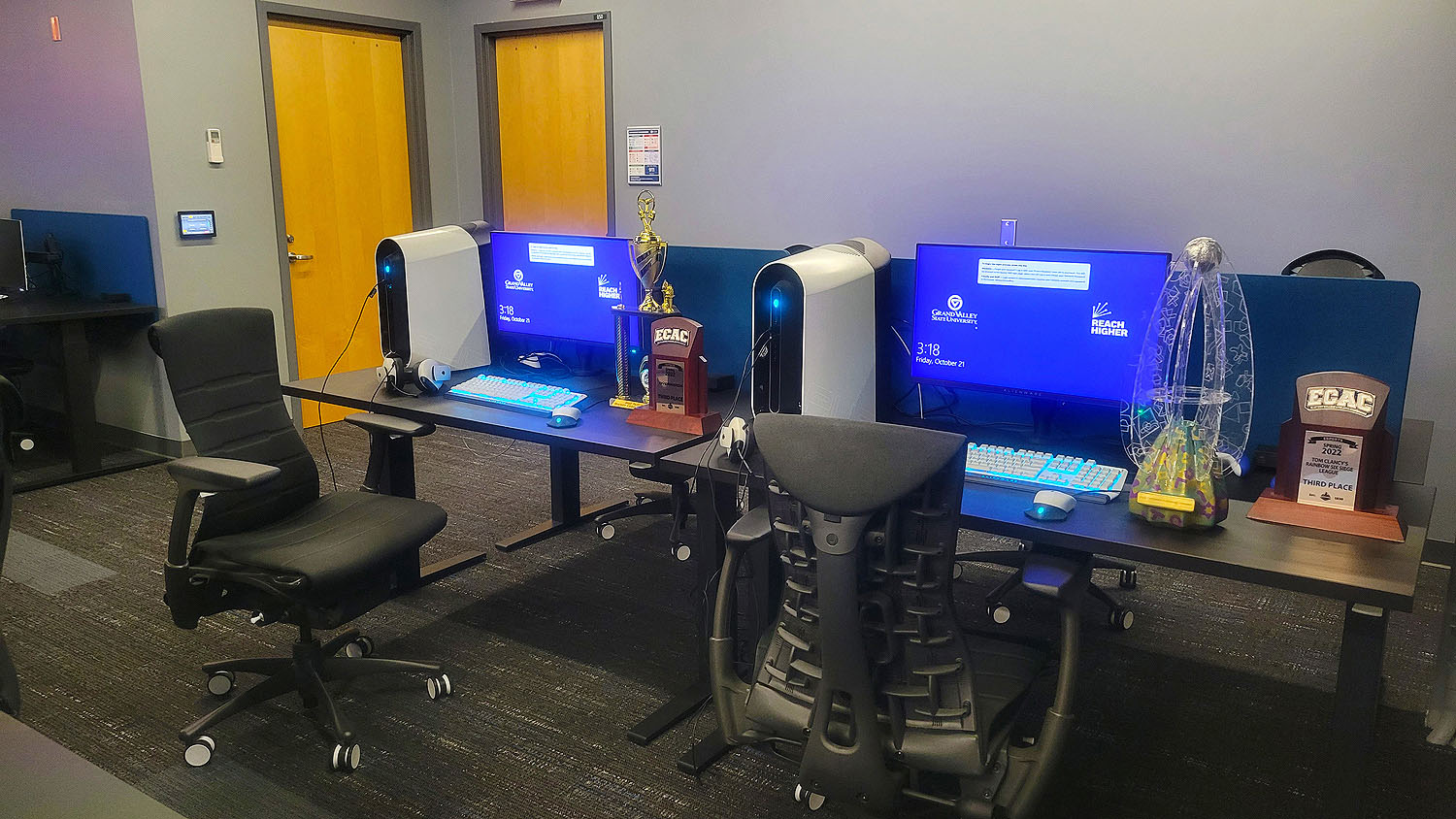 For the Laker Esports Center, GVSU partnered with local furniture manufacturer Herman Miller for the tables, Logitech gaming chairs, and accessories.