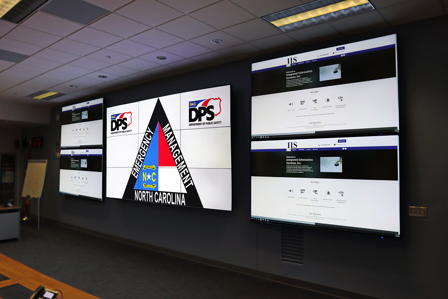 The Situation Room in the North Carolina EOC provides multiple displays, including a 3x3 videowall flanked by 96" displays.