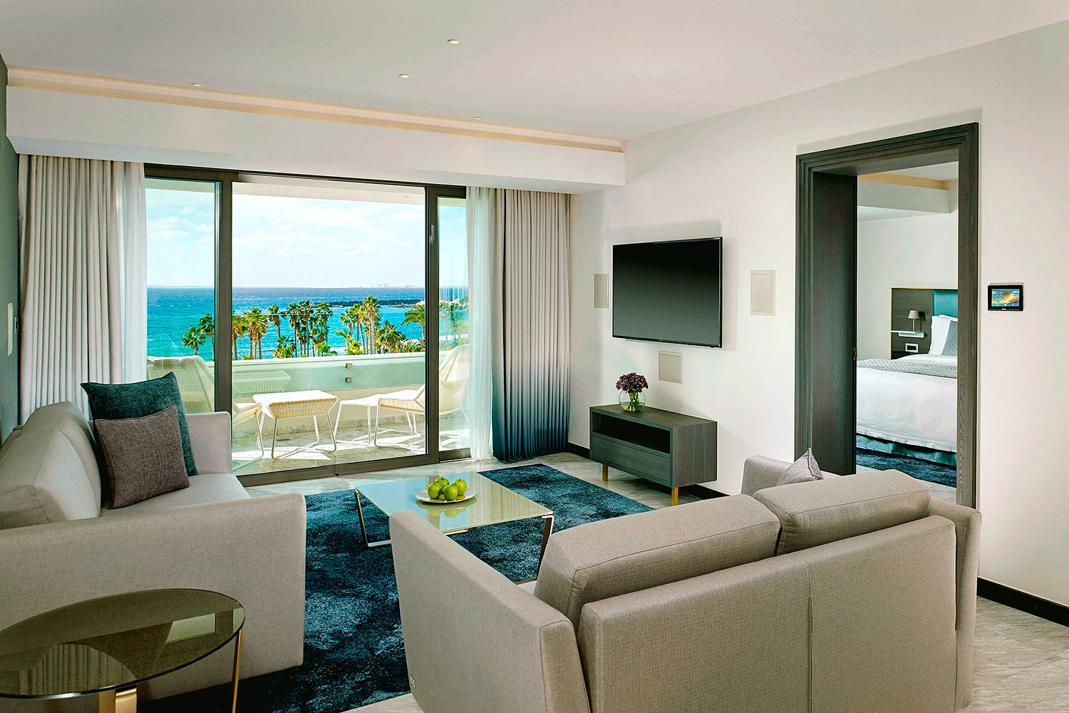 Suite living room