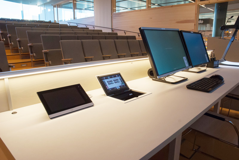 Auditorium with TLP 710CV touchpanel mounted on lectern