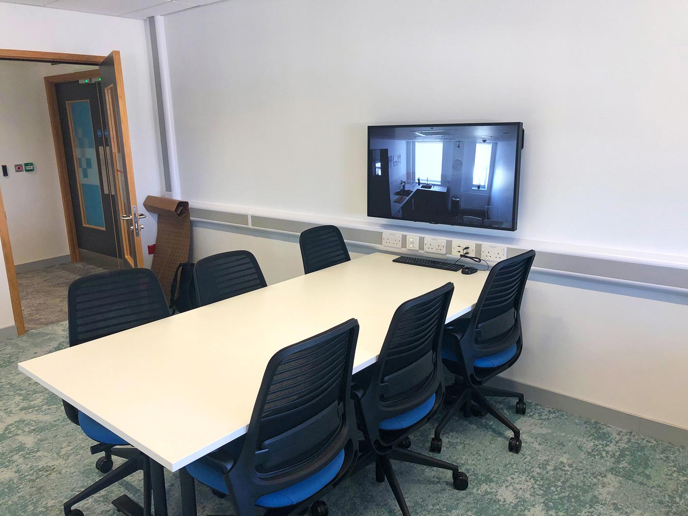 <nobr>NAV Pro AVoIP</nobr> encoders and decoders facilitate observation of interview room activities on the flexible classrooms' projection systems. The ProDSP audio processor and speakers facilitate two-way communication with each collaboration pod.